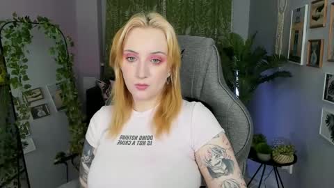 Snapshot of asheluck chatting on 05-11-26, 02:28 AshleyAshe online show from 05-11-26, 02:28