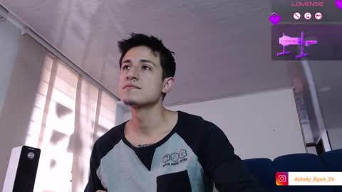 Snapshot of ashely_ryan24 chatting on 11-09-25, 08:29 Ashley And Ryan online show from 11-09-25, 08:29