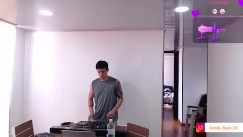 Snapshot of ashely_ryan24 chatting on 11-14-25, 07:23 Ashley And Ryan online show from 11-14-25, 07:23