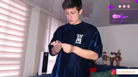 Snapshot of ashely_ryan24 chatting on 11-28-25, 09:28 Ashley And Ryan online show from 11-28-25, 09:28