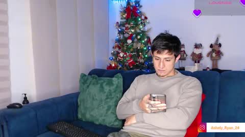 Snapshot of ashely_ryan24 chatting on 12-01-25, 11:43 Ashley And Ryan online show from 12-01-25, 11:43