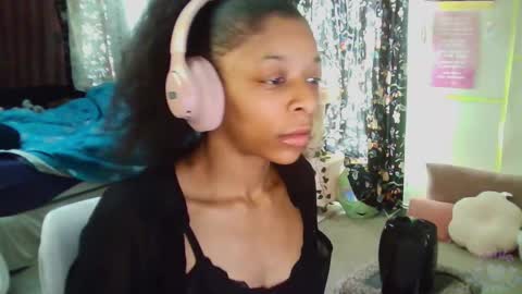 Snapshot of ashledaniella chatting on 01-25-25, 05:19 Ashle online show from 01-25-25, 05:19