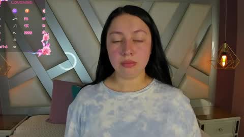 Snapshot of ashleey_bell_ chatting on 05-18-26, 01:28 Ashley online show from 05-18-26, 01:28