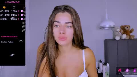 Snapshot of ashley__jess chatting on 09-18-25, 02:52 Ashley online show from 09-18-25, 02:52