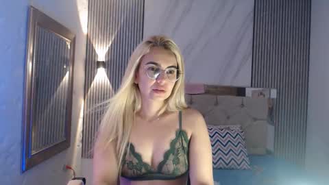 ashley__tylor online show from 03-18-26, 02:15