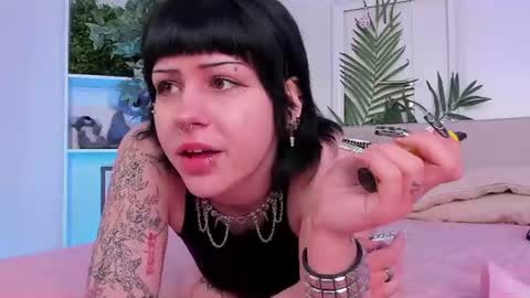Snapshot of ashley_alt chatting on 07-25-26, 08:01 Ashley online show from 07-25-26, 08:01