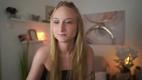 Snapshot of ashley_cox18 chatting on 06-10-26, 09:19 Ashley Cox18 online show from 06-10-26, 09:19