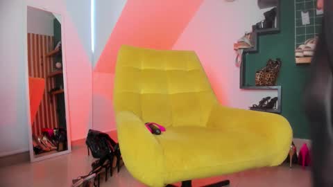 Snapshot of ashley_leon_ chatting on 03-29-26, 01:00 ashley_leon_ online show from 03-29-26, 01:00