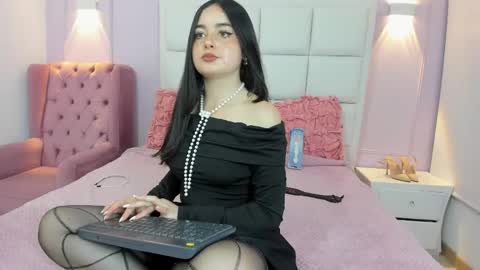 Snapshot of ashley_petit chatting on 05-10-26, 01:05 ashley_petit online show from 05-10-26, 01:05