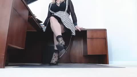 Snapshot of ashleyaki2000 chatting on 11-17-25, 06:46 Ashley Ann online show from 11-17-25, 06:46