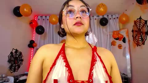 Ashlei Evanz online show from 10-22-25, 04:57