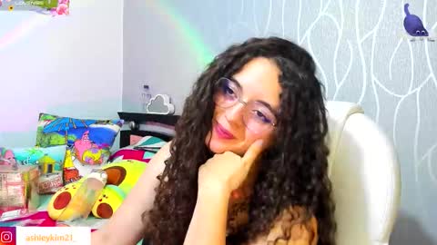 Snapshot of ashleykiim_ chatting on 09-18-25, 01:18 .. Ashley .. online show from 09-18-25, 01:18