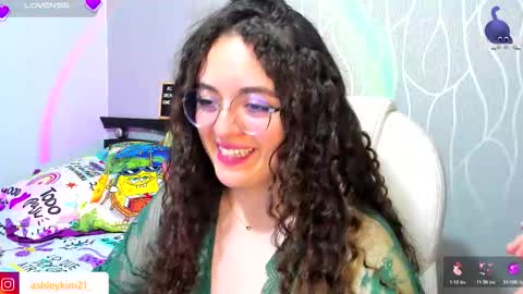 Snapshot of ashleykiim_ chatting on 10-24-25, 12:41 .. Ashley .. online show from 10-24-25, 12:41