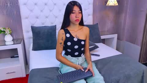 Snapshot of ashleyroberh chatting on 05-21-26, 04:58 AshleyRoberh online show from 05-21-26, 04:58