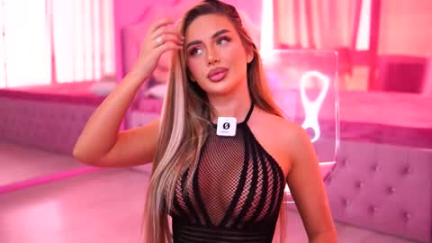 Snapshot of ashleysinnx chatting on 11-25-25, 11:32 Ashley online show from 11-25-25, 11:32