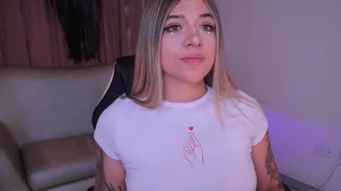 Ashley Lauren online show from 10-22-25, 04:02