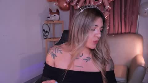 Ashley Lauren online show from 10-24-25, 04:20