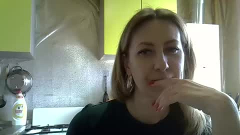 Snapshot of ashleyxhoney chatting on 03-25-26, 07:58 AshleyXHoney online show from 03-25-26, 07:58