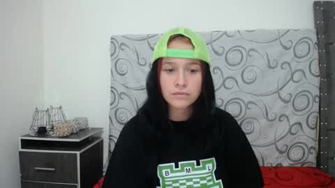 Snapshot of ashly_93 chatting on 01-14-25, 02:29 engel online show from 01-14-25, 02:29