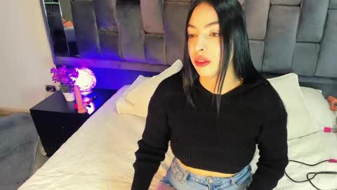 Snapshot of ashly_bloom chatting on 05-24-26, 03:33 Ashly online show from 05-24-26, 03:33