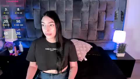 Snapshot of ashly_bloom chatting on 06-25-26, 02:55 Ashly online show from 06-25-26, 02:55
