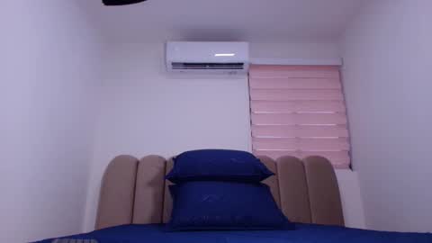 Snapshot of ashly_miller2 chatting on 12-02-25, 12:21 Ashly online show from 12-02-25, 12:21