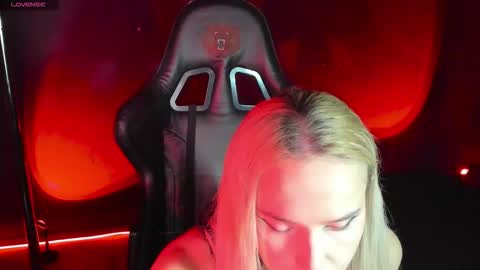 Mila online show from 10-01-25, 04:29