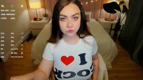 Snapshot of ashton_heidi chatting on 10-05-25, 10:51 Your girlfriend online show from 10-05-25, 10:51