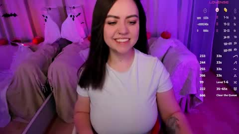 Snapshot of ashton_heidi chatting on 10-26-25, 12:05 Your girlfriend online show from 10-26-25, 12:05