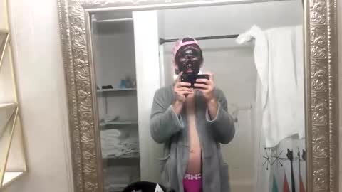 Snapshot of ashtongates chatting on 04-03-26, 03:54 Ashton online show from 04-03-26, 03:54