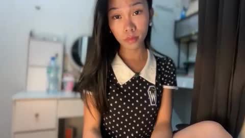 Snapshot of asian_aki chatting on 04-10-26, 01:49 Marj online show from 04-10-26, 01:49