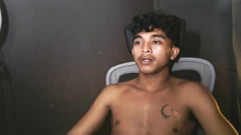 Snapshot of asian_hunk_moreno chatting on 06-17-26, 04:30 Yuri online show from 06-17-26, 04:30