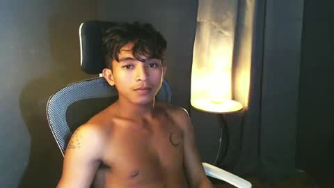 Snapshot of asian_hunk_moreno chatting on 06-26-26, 05:50 Yuri online show from 06-26-26, 05:50