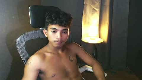 Snapshot of asian_hunk_moreno chatting on 06-29-26, 06:08 Yuri online show from 06-29-26, 06:08