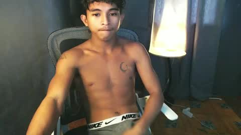 Snapshot of asian_hunk_moreno chatting on 07-07-26, 05:32 Yuri online show from 07-07-26, 05:32