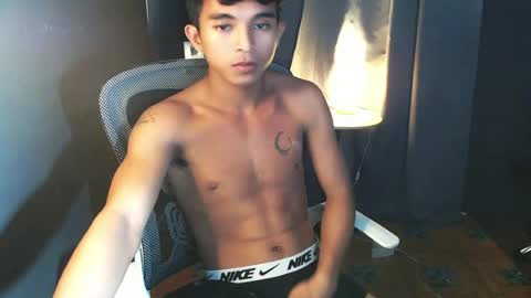 Snapshot of asian_hunk_moreno chatting on 07-10-26, 06:32 Yuri online show from 07-10-26, 06:32