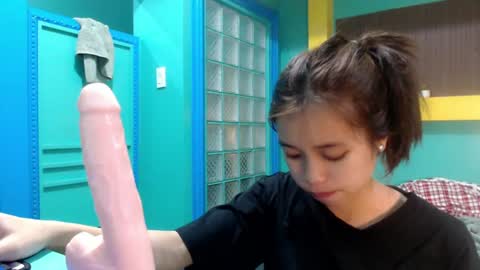 Snapshot of asian_slade chatting on 06-19-26, 05:17 asian_slade online show from 06-19-26, 05:17