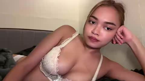 Snapshot of asianelara15 chatting on 07-28-26, 08:54 asianelara15 online show from 07-28-26, 08:54