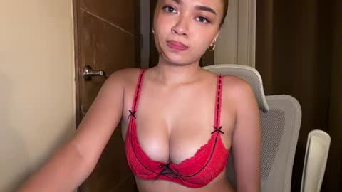 Snapshot of asianelara15 chatting on 08-01-26, 06:51 asianelara15 online show from 08-01-26, 06:51
