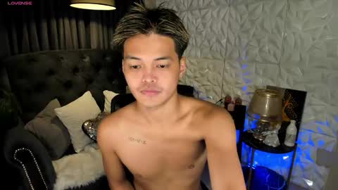 Snapshot of asianhugescott chatting on 11-14-25, 05:22 VICTORIA SCOTT online show from 11-14-25, 05:22