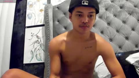 Snapshot of asianhugescott chatting on 11-29-25, 12:30 VICTORIA SCOTT online show from 11-29-25, 12:30