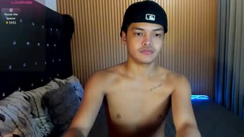 Snapshot of asianhugescott chatting on 12-01-25, 03:50 VICTORIA SCOTT online show from 12-01-25, 03:50