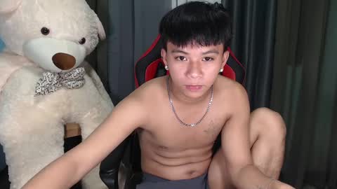 Snapshot of asianhunk_zam chatting on 12-12-24, 03:59 Zam online show from 12-12-24, 03:59