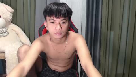Snapshot of asianhunk_zam chatting on 12-30-24, 01:36 Zam online show from 12-30-24, 01:36