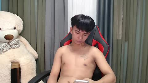 Snapshot of asianhunk_zam chatting on 01-07-25, 12:13 Zam online show from 01-07-25, 12:13