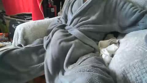 Snapshot of asianlooker chatting on 12-12-24, 01:17 John online show from 12-12-24, 01:17