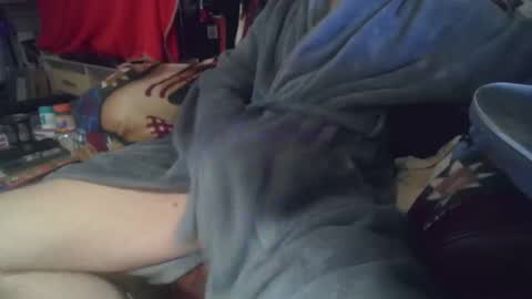 Snapshot of asianlooker chatting on 12-18-24, 03:55 John online show from 12-18-24, 03:55