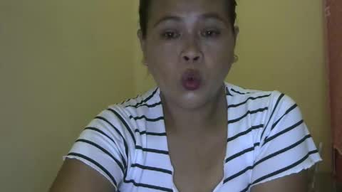 Snapshot of asianmom22 chatting on 04-23-26, 12:29 asianmom22 online show from 04-23-26, 12:29