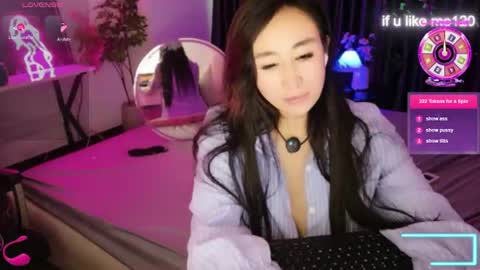 Snapshot of asianqueen777ohmi chatting on 06-27-26, 02:49 Rose Mingna online show from 06-27-26, 02:49