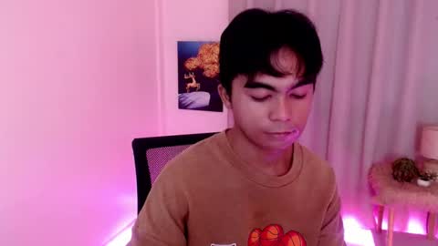 Snapshot of asiansromanticboy chatting on 07-31-26, 04:01 louiejay online show from 07-31-26, 04:01
